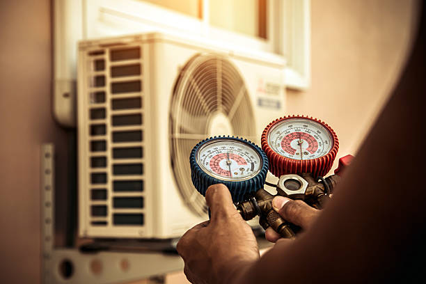 Professional Hvac technician working in Long Beach, MS